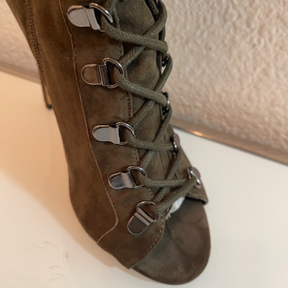 NWB STEVE MADDEN OLIVE GREEN KINNON TALL PEEP TOE BOOTS - Picture 8 of 10